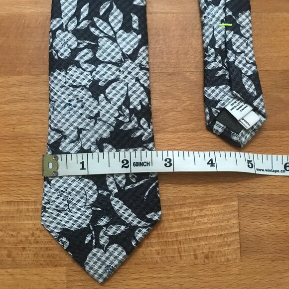 WRK Gray Floral Silk Blend Tie